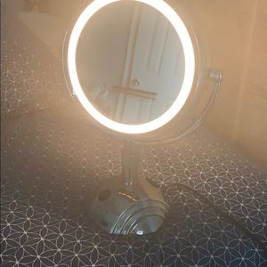 LED LIGHT MIRROR